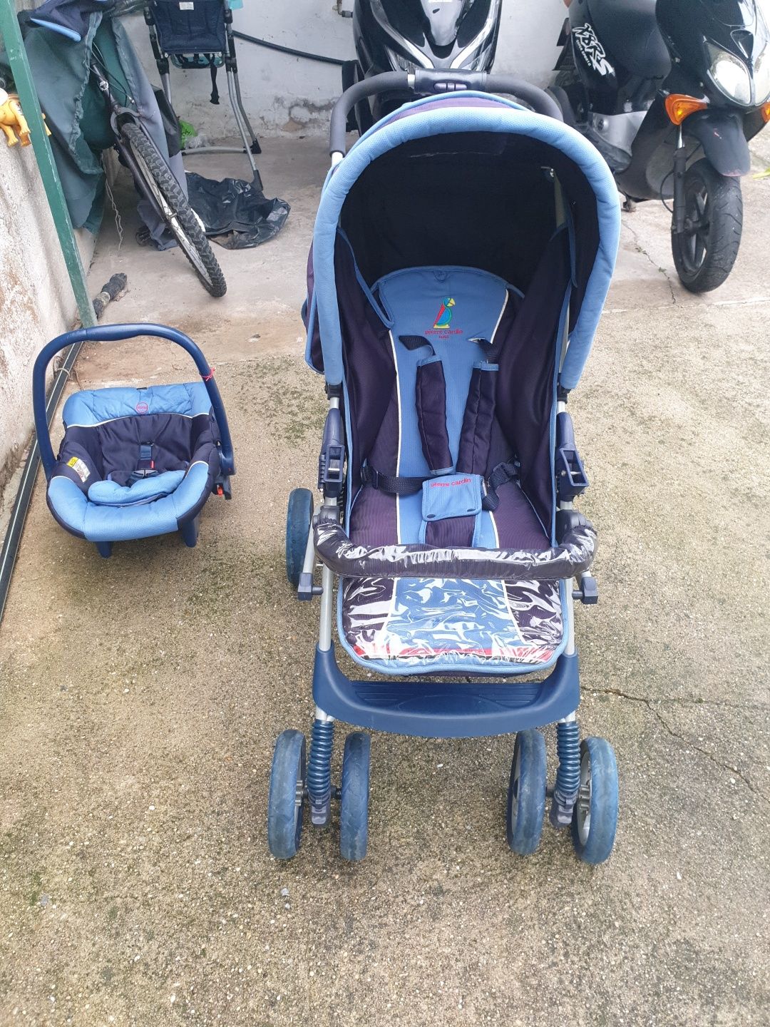 Carro para bebe e criança