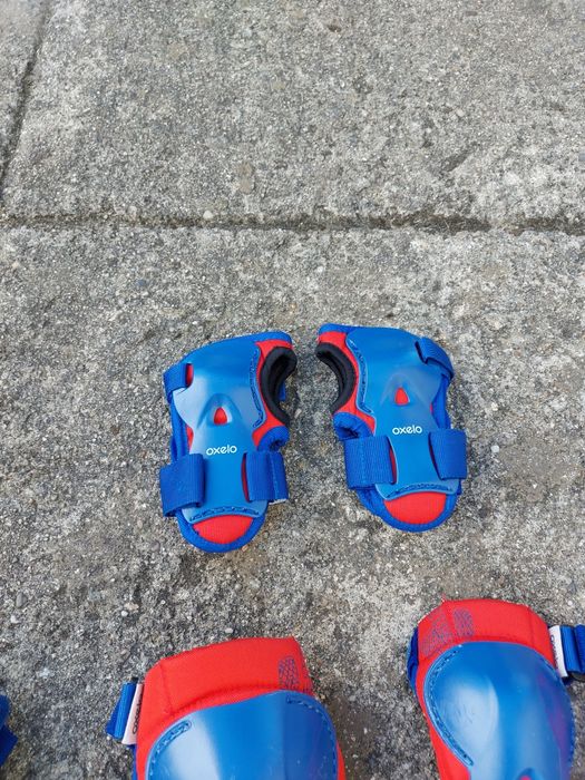 Patins em linha com conjunto de proteções