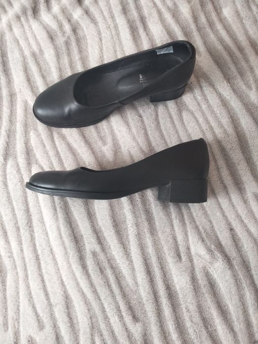 Продам туфельки из натуральной кожи р-р 38