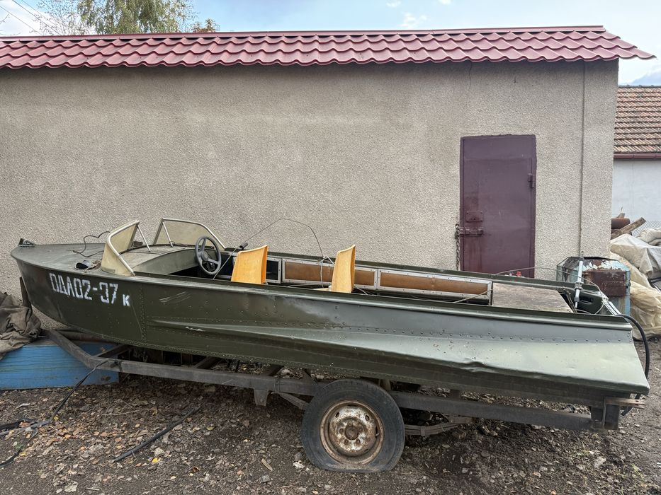 Продам лодку моторную