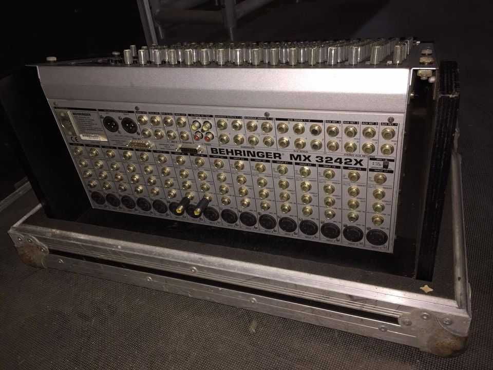 Mesa de mistura Behringer MX 3242X