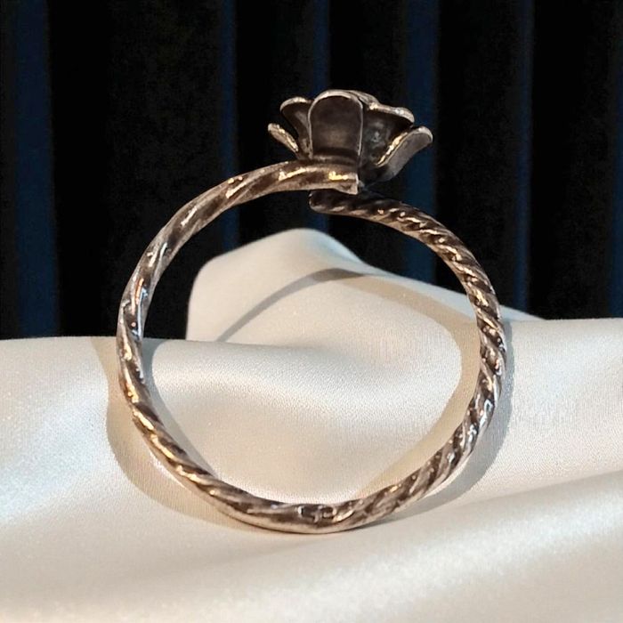 Srebrny pierścionek Juwelia