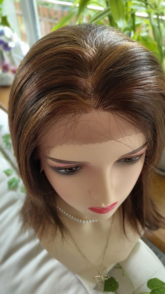 Piękna peruka naturalna lace-front, długa.