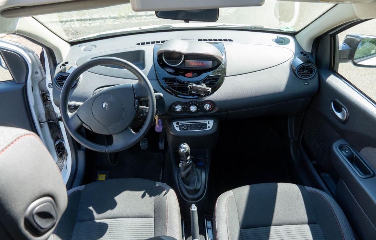 Renault Twingo 1.2 - Compacto, Estiloso e Pronto para a Cidade!