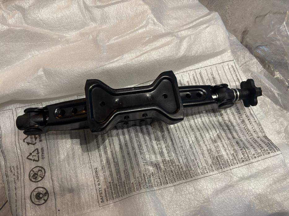 Podnośnik trapezowy śrubowy (lewarek) 1,2T START