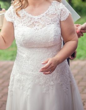 Suknia ślubna ecru z koronką, rozmiar 38 na wzrost 160cm +7cm obcas