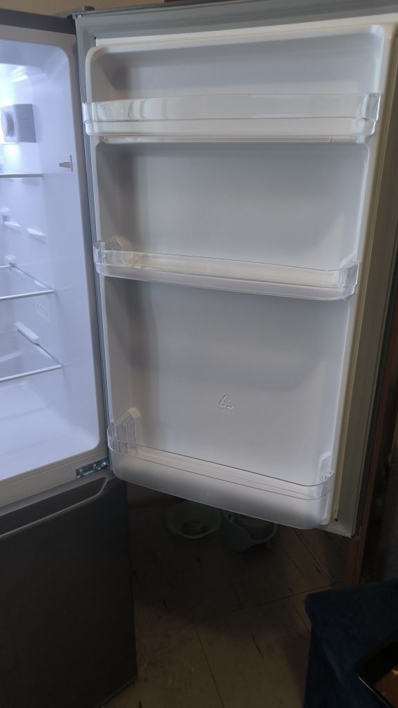 Lodówka OK. OFK 411-1 E 142,2cm Ciemny Inox