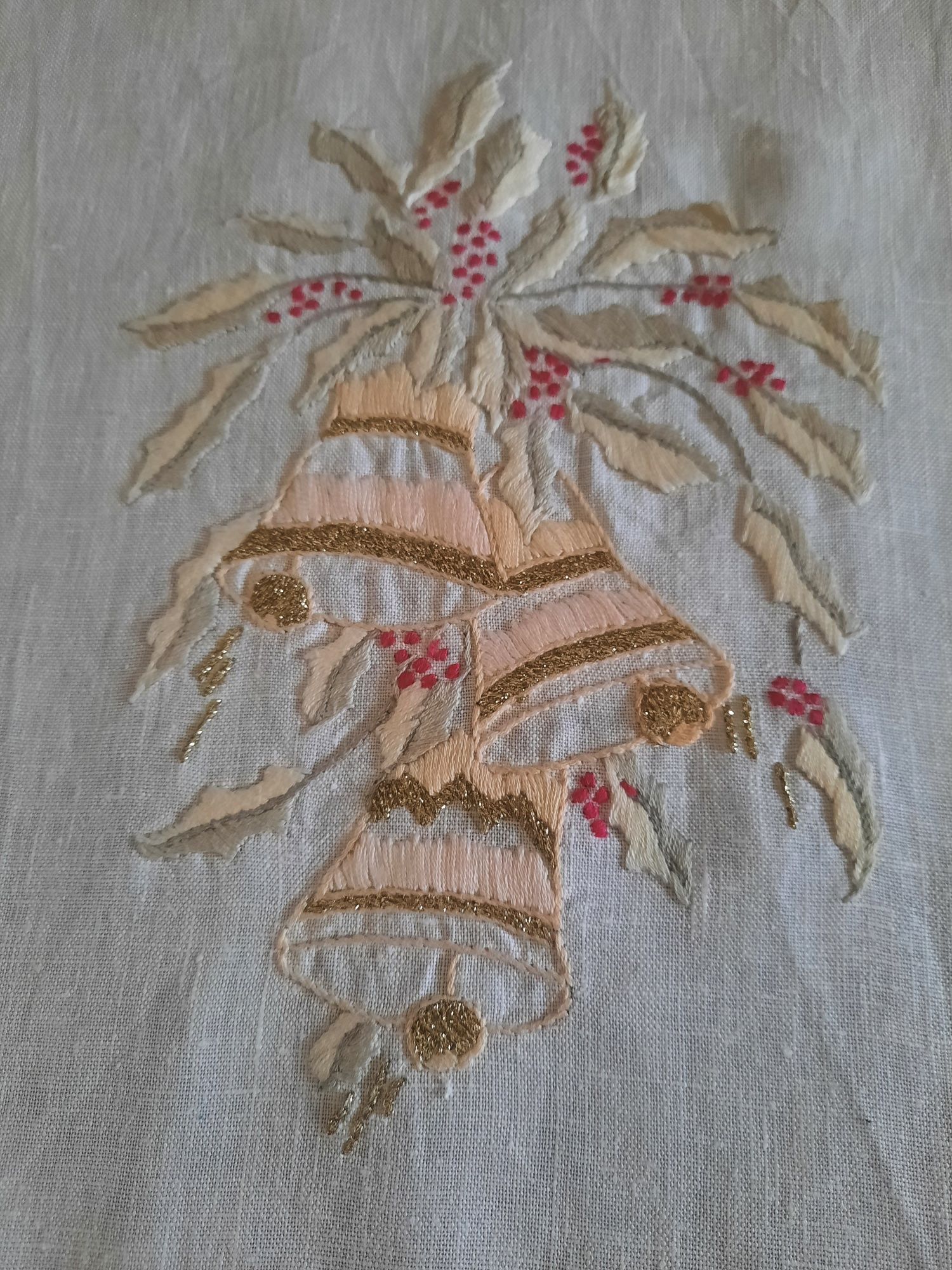 Lniany bieżnik z ręcznym haftem I mereżką 97x40 cm.