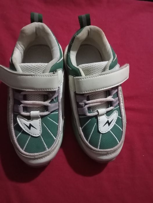 Продам кроссовки .