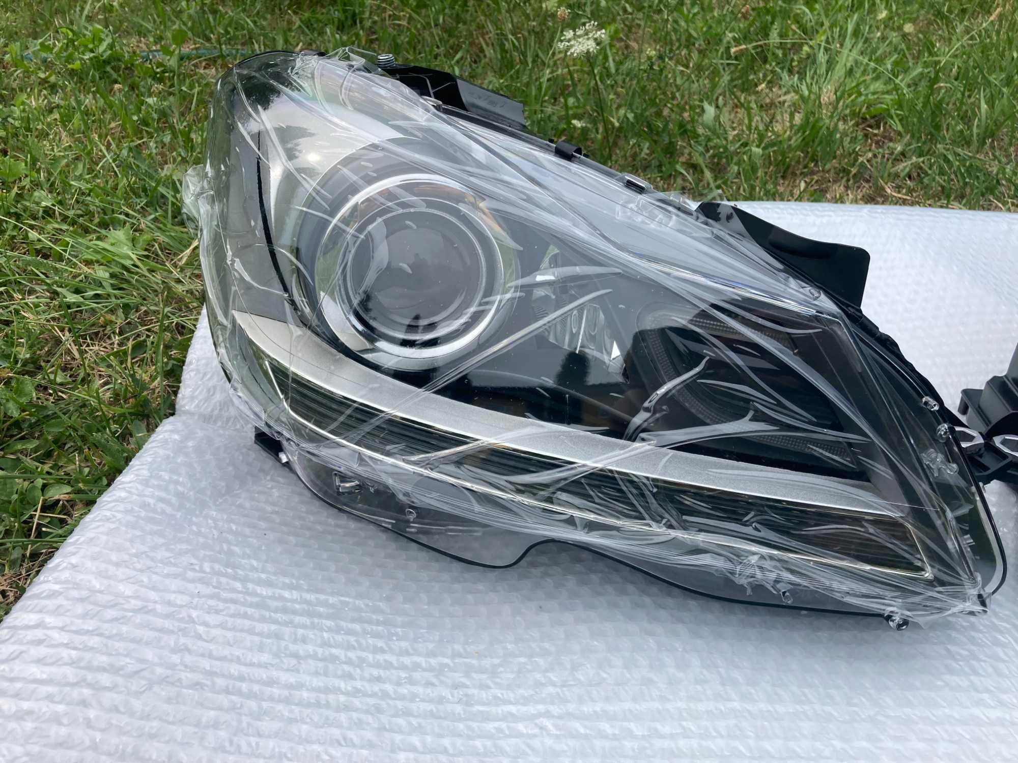 Фары Mercedes-Benz C-Class C-Class W204 07-14год. LCI Xenon Adaptive
