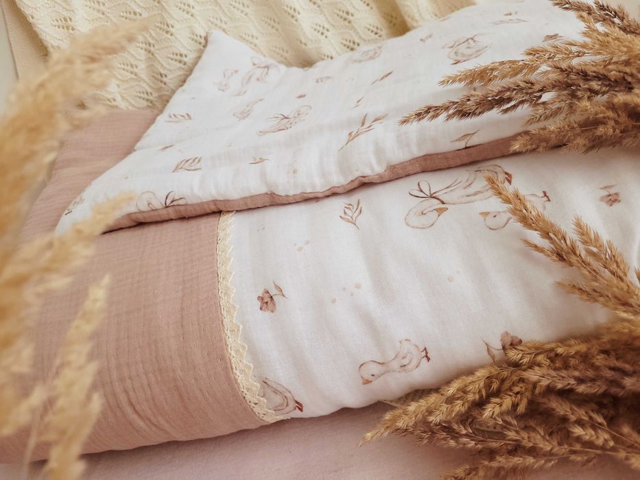 Komplet muślinowej pościeli niemowlęcej w gąski Mrs Dumpling