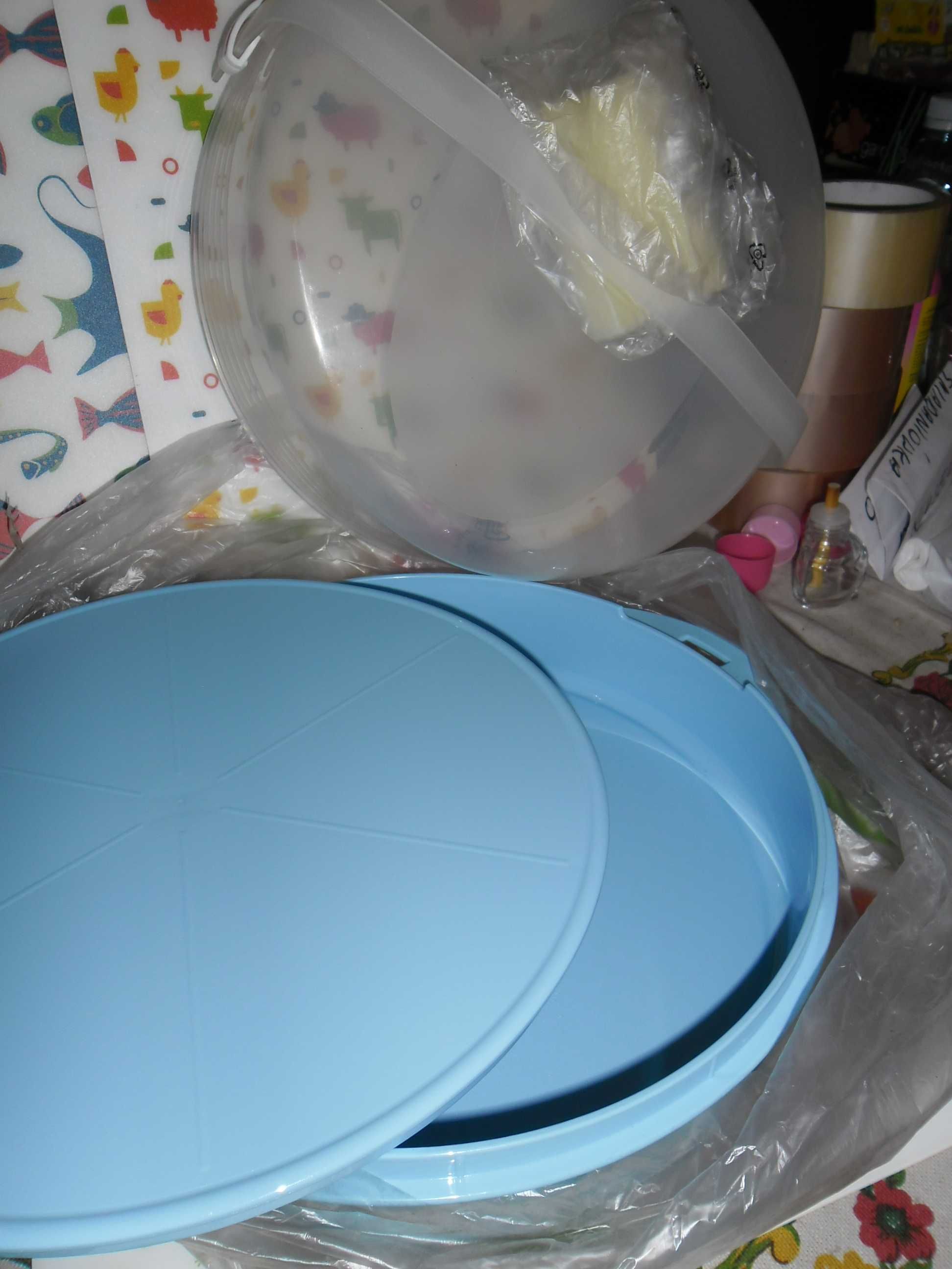 duży nowy pojemnik na tort ze spodem na lód z Tupperware