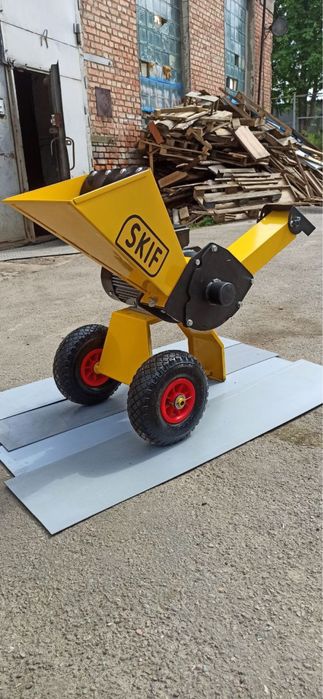 Скіф WSE - 4180 Щіпоріз. Подрібнювач гілок електро