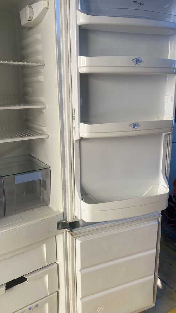 Продам холодильник Whirlpool