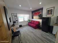 Apartamento de 2 assoalhadas totalmente remodelado na Cova da Piedade,