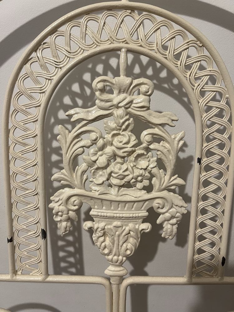 Cama de ferro com estrado e colchão