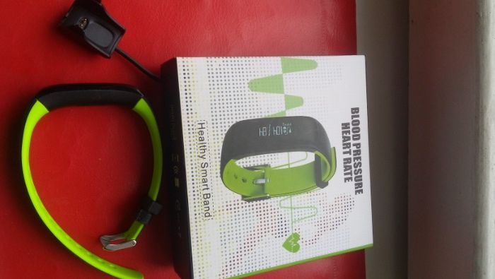 Фитнес браслет /пульсометр,монитор давления и тд/  новый.