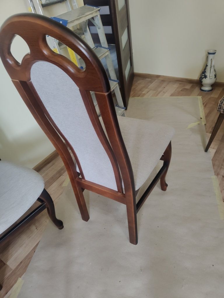 Sprzedam 4 krzesła do salonu/jadalni