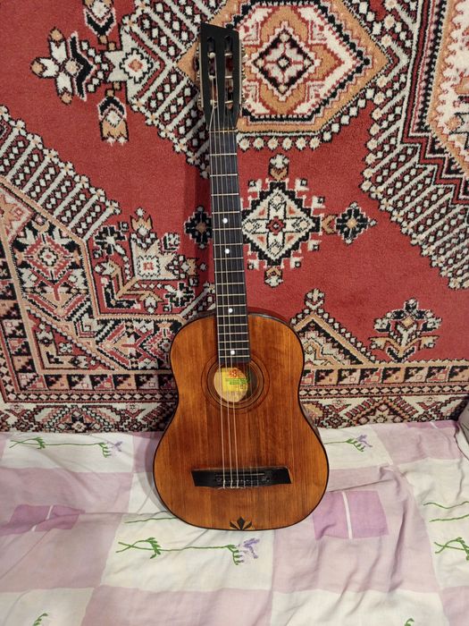 Гітара 3/4 класична на 6 струн, нейлонові струнив гарному стані