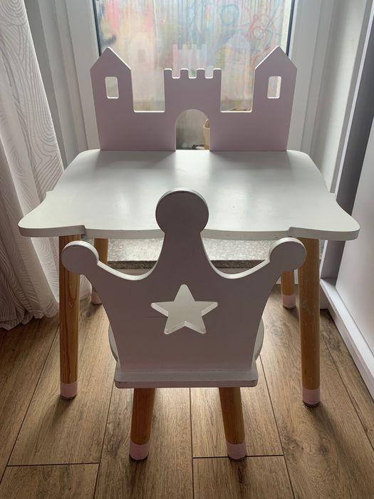 Stolik dla dziecka zamek