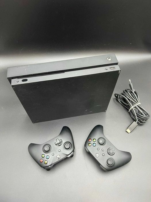 Konsola Xbox One X 1 TB 1787 + 2 pady