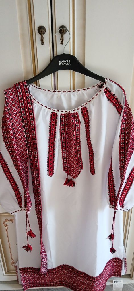 Жіноча сукня-вишиванка