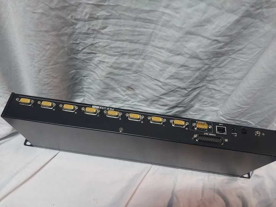 przełącznik KVM 8 portów IP CS1708i Aten 8-Port PS/2-USB+ kable