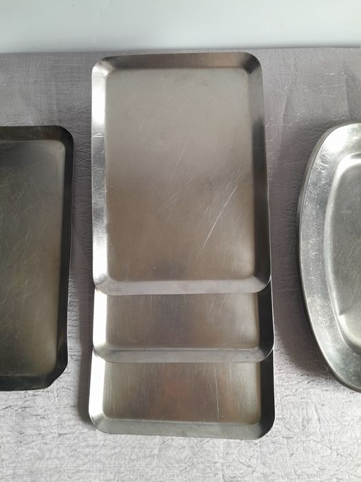 4 tabuleiros e 1 travessa em inox