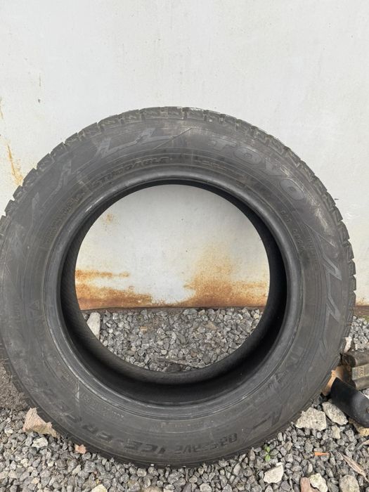 Зимова резина toyo 205/60 R16 шипована