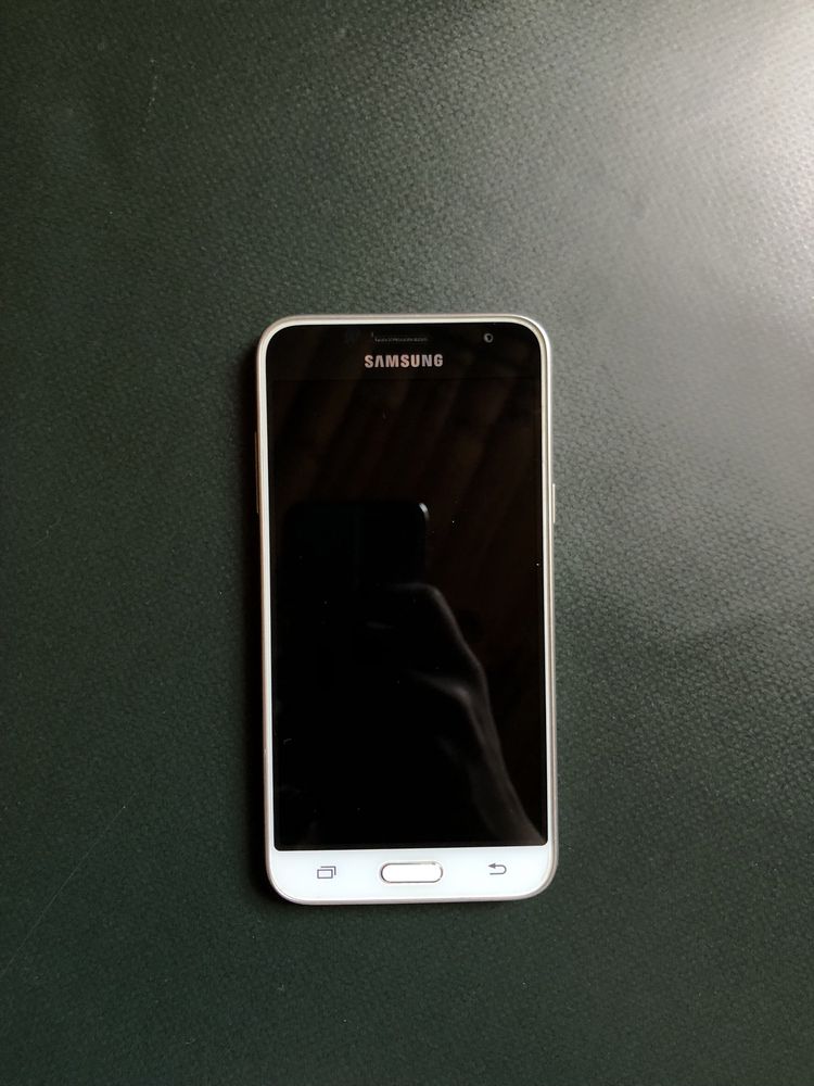 Телефон Samsung j3 (2016) sm-j320f