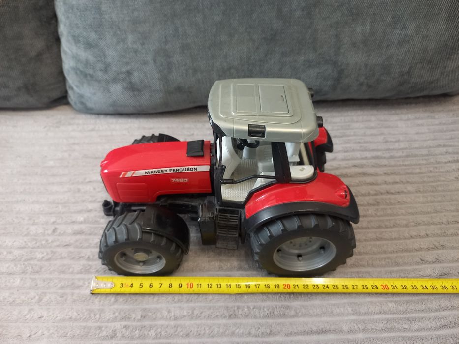 Трактор Massey Ferguson від Bruder