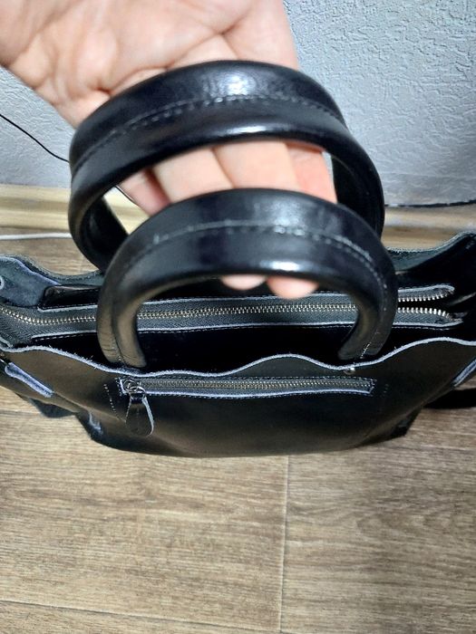 Шкіряна сумка чорного кольору