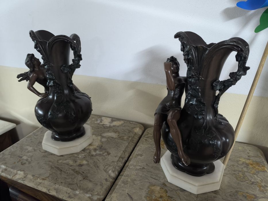 Conjunto de dois vasos decorativos