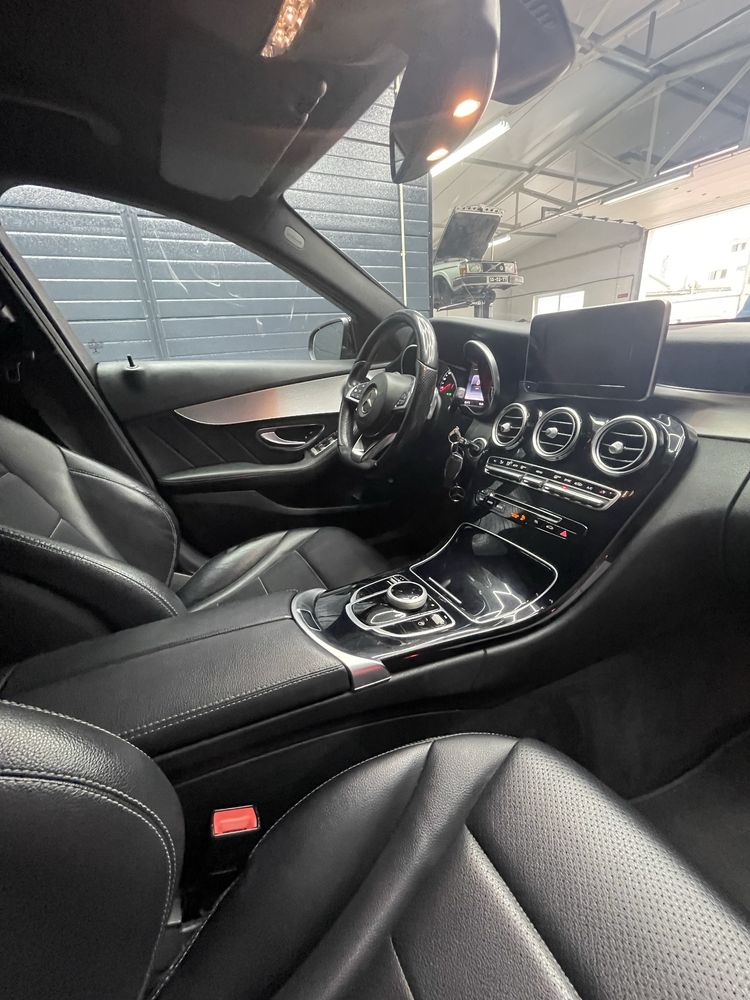 Mercedes Benz C 300 H AMG