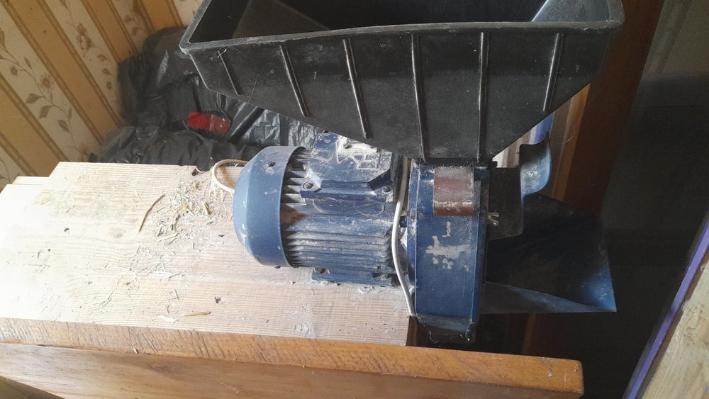 Кормоподрібнювач Эликор 1 (исполнение 1) зернодробилка + овощерезка