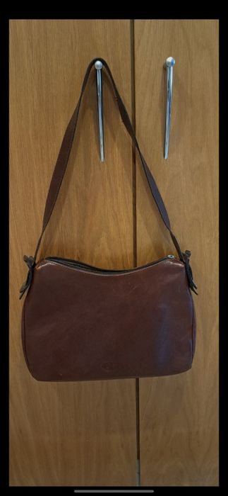 Mala de pele castanha