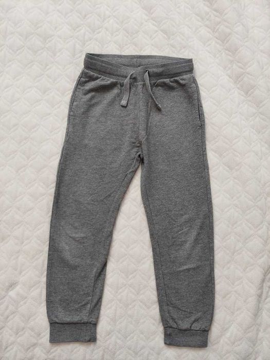 Spodnie dresowe i koszulki chłopięce rozm, 122/128, 7 sztuk