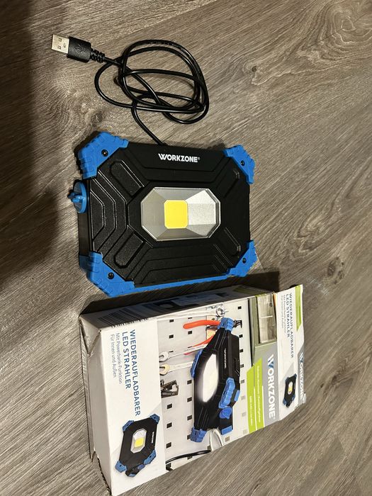 Ліхтар -прожектор з павербанком 6600mAh Workzone(Німеччина)