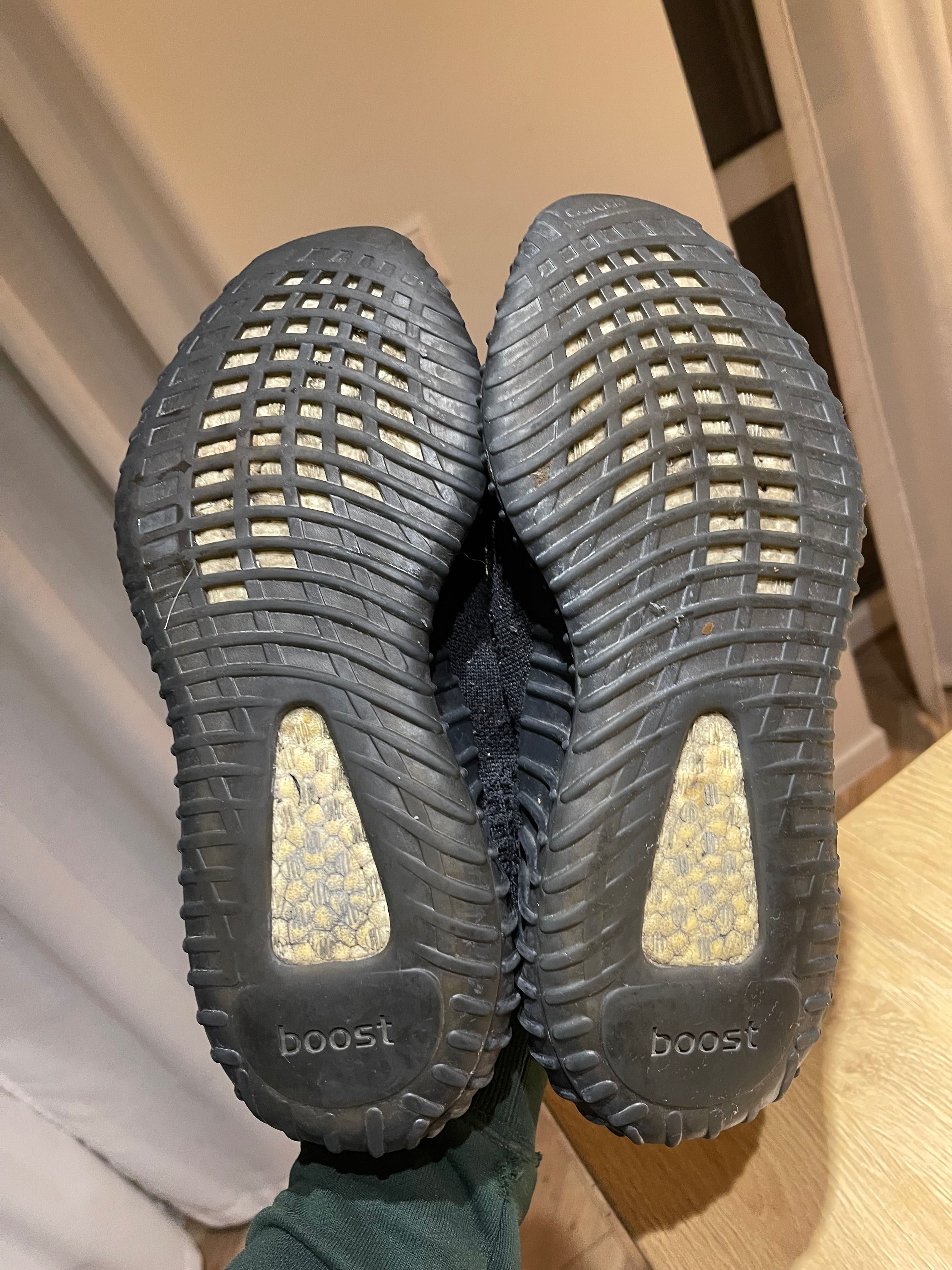 adidas Yeezy boost 350 v2 onyx 42 2/3 black white carbon belug
