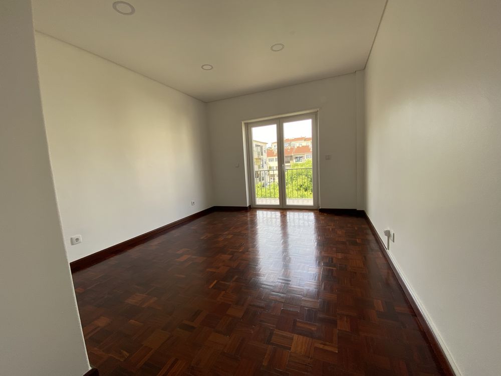 Apartamento T3 Vale Flores Almada