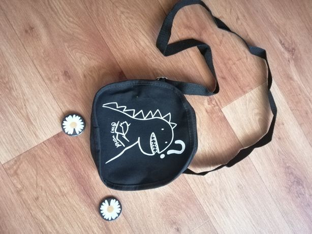 Женская сумочка с изображение динозаврика.