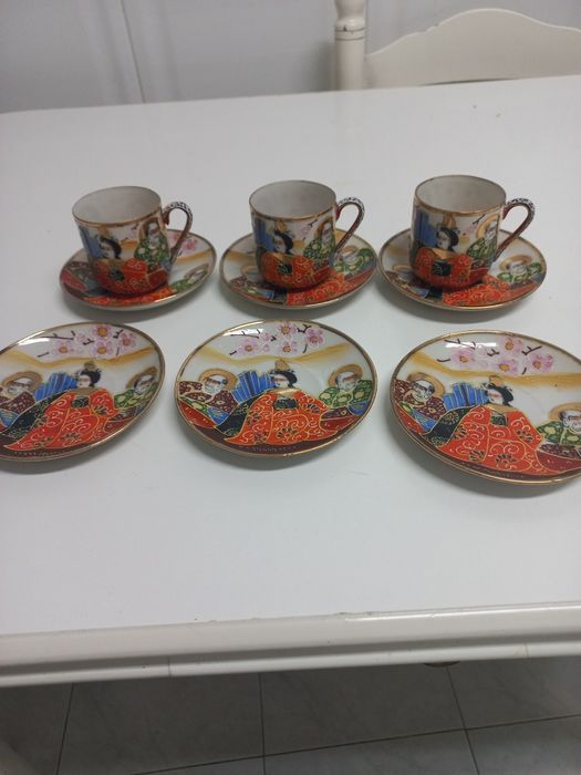 Conjunto de 3 chávenas e pires de Macau  e mais  três  pires de oferta