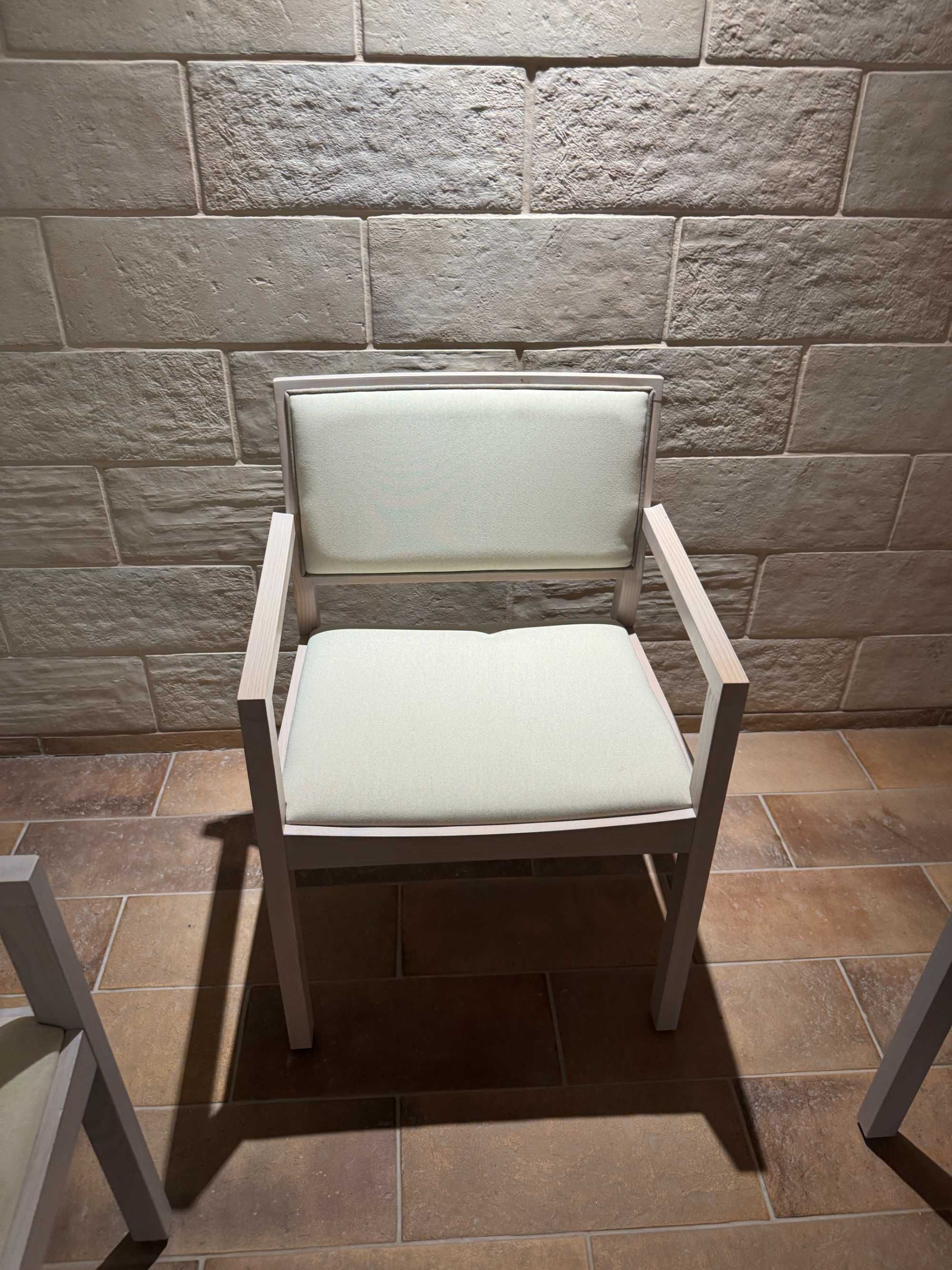 White Wooden Chair Set - Cadeiras de Madeira Branca