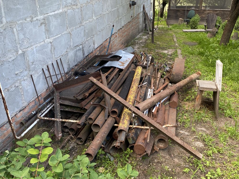 Залізні труби різні