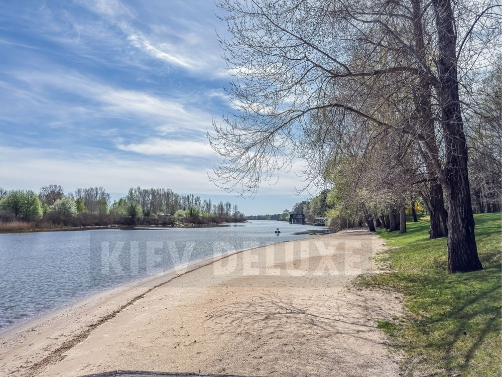 Продаж котеджу з новим ремонтом в км GoodLife Park