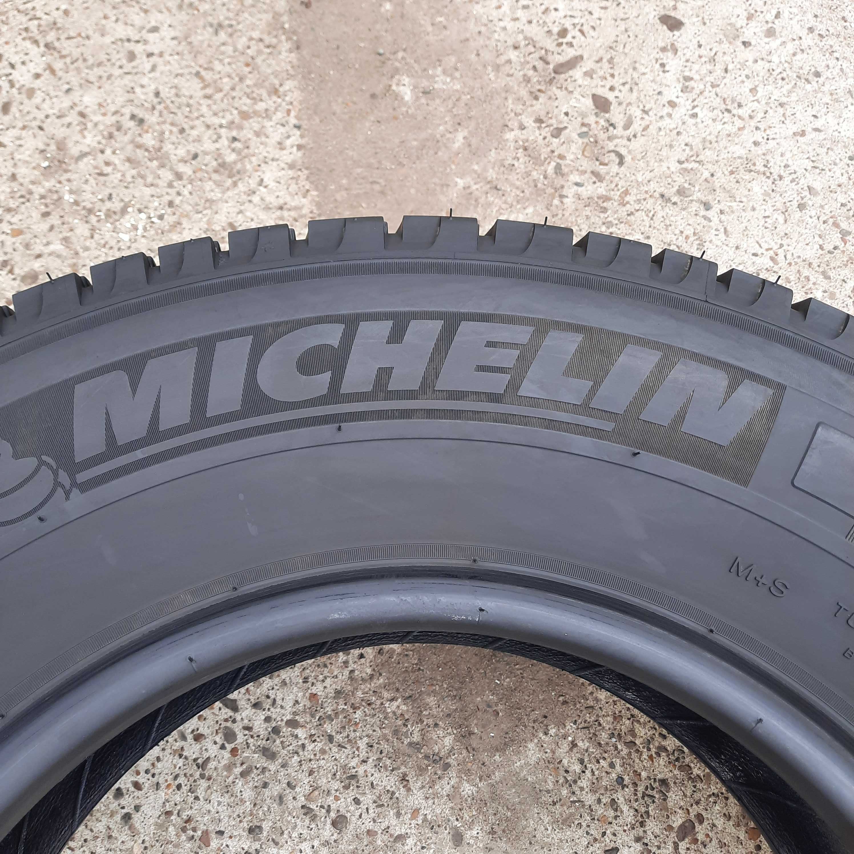 Летняя резина, шины 225 75 R16c Michelin (Мишелин) 2шт.