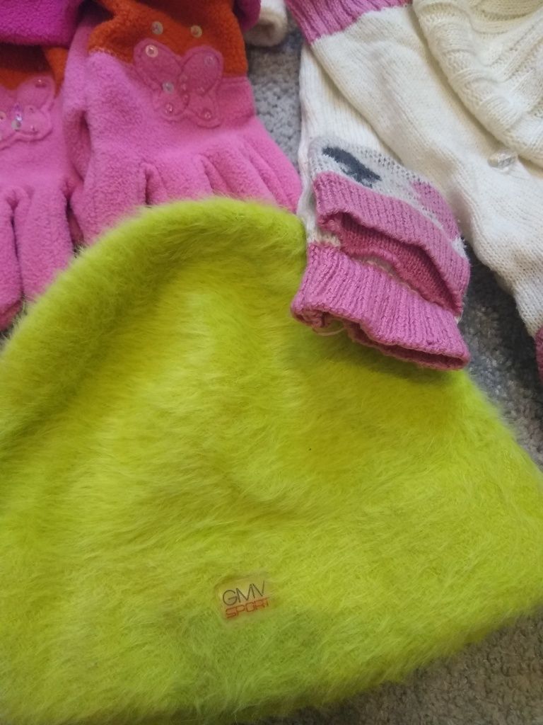 Шапочки, беретики, повязки, шарфики, перчатки для девочки 8-10лет,13шт
