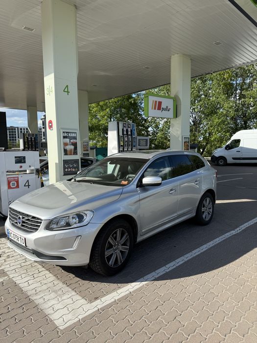Volvo XC60 2016 2.0 бензин