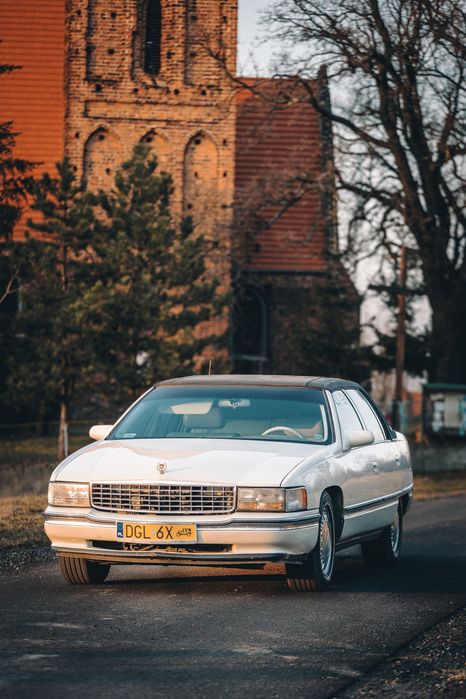 Auto do ślubu Cadillac DeVille