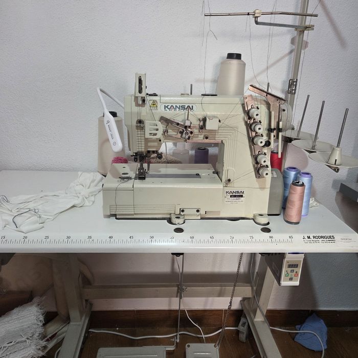 Vende máquina recobridora Kansai